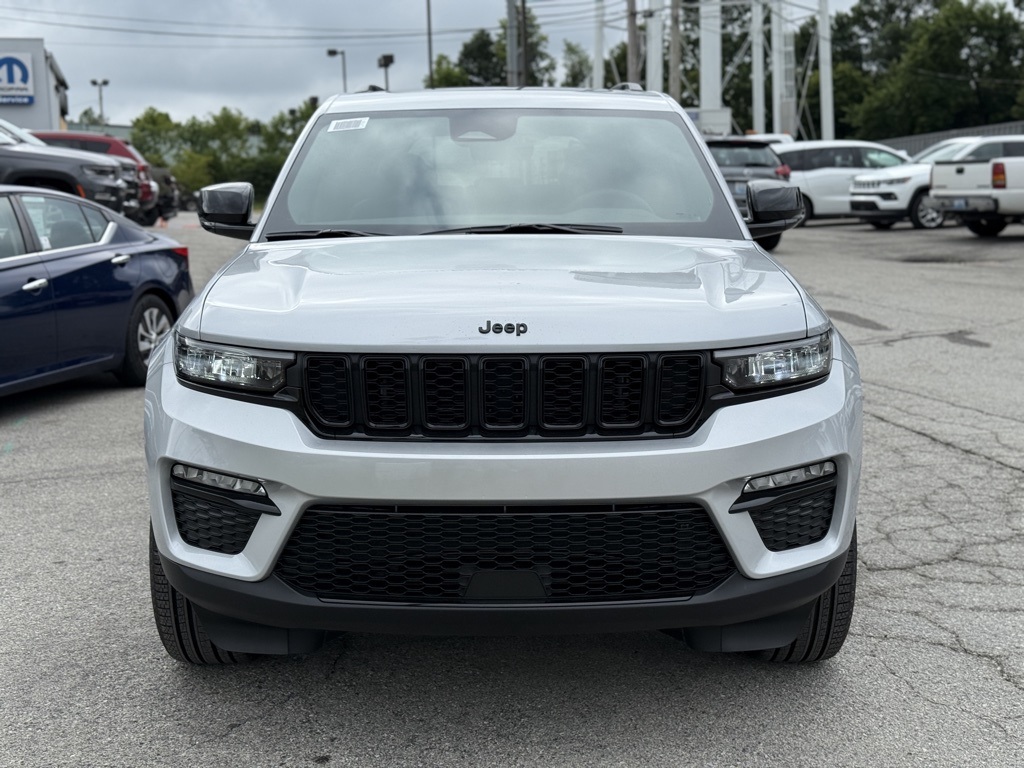 2025 Jeep Grand Cherokee Limited photo 3