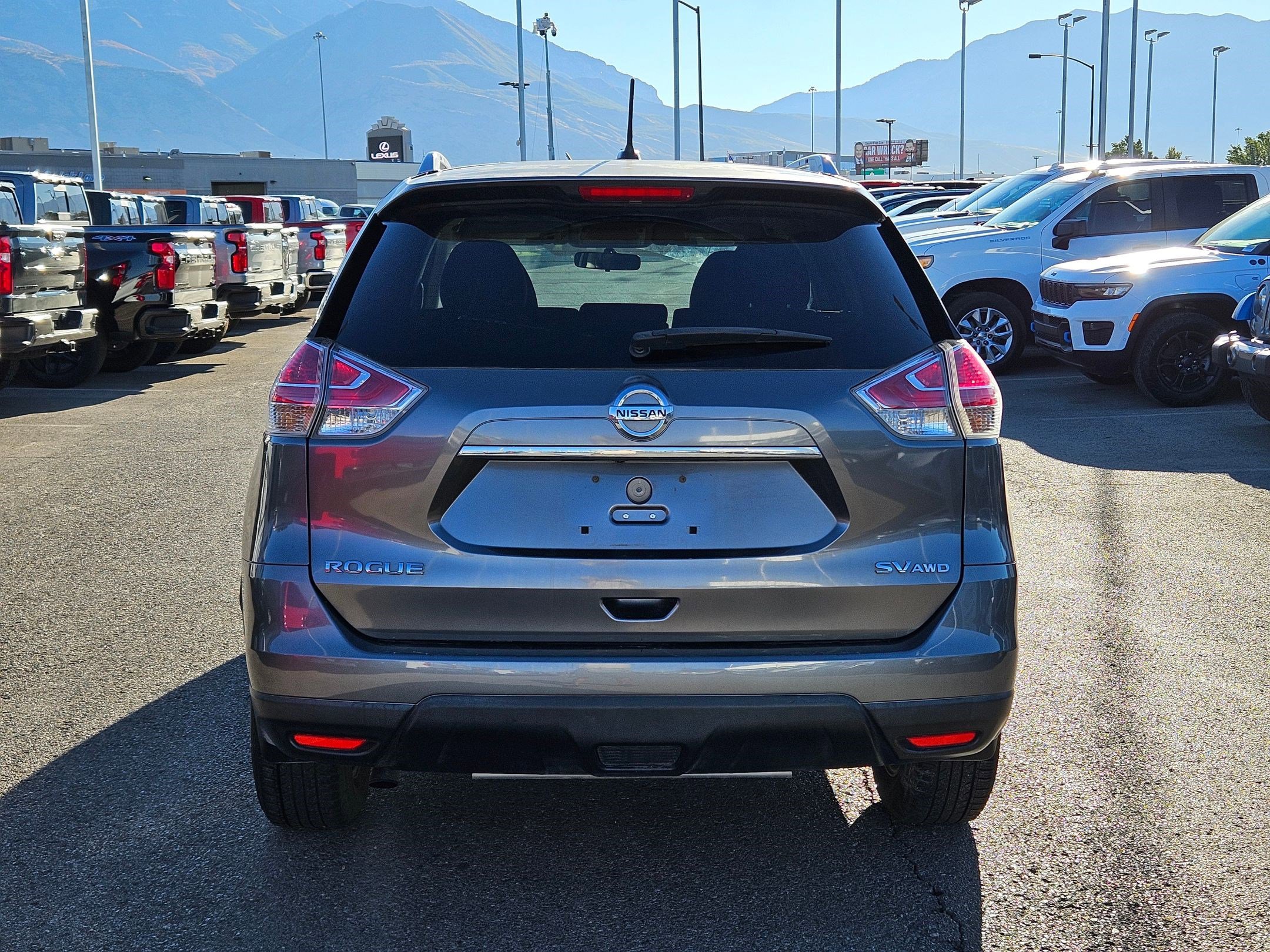 2015 Nissan Rogue SV photo 3