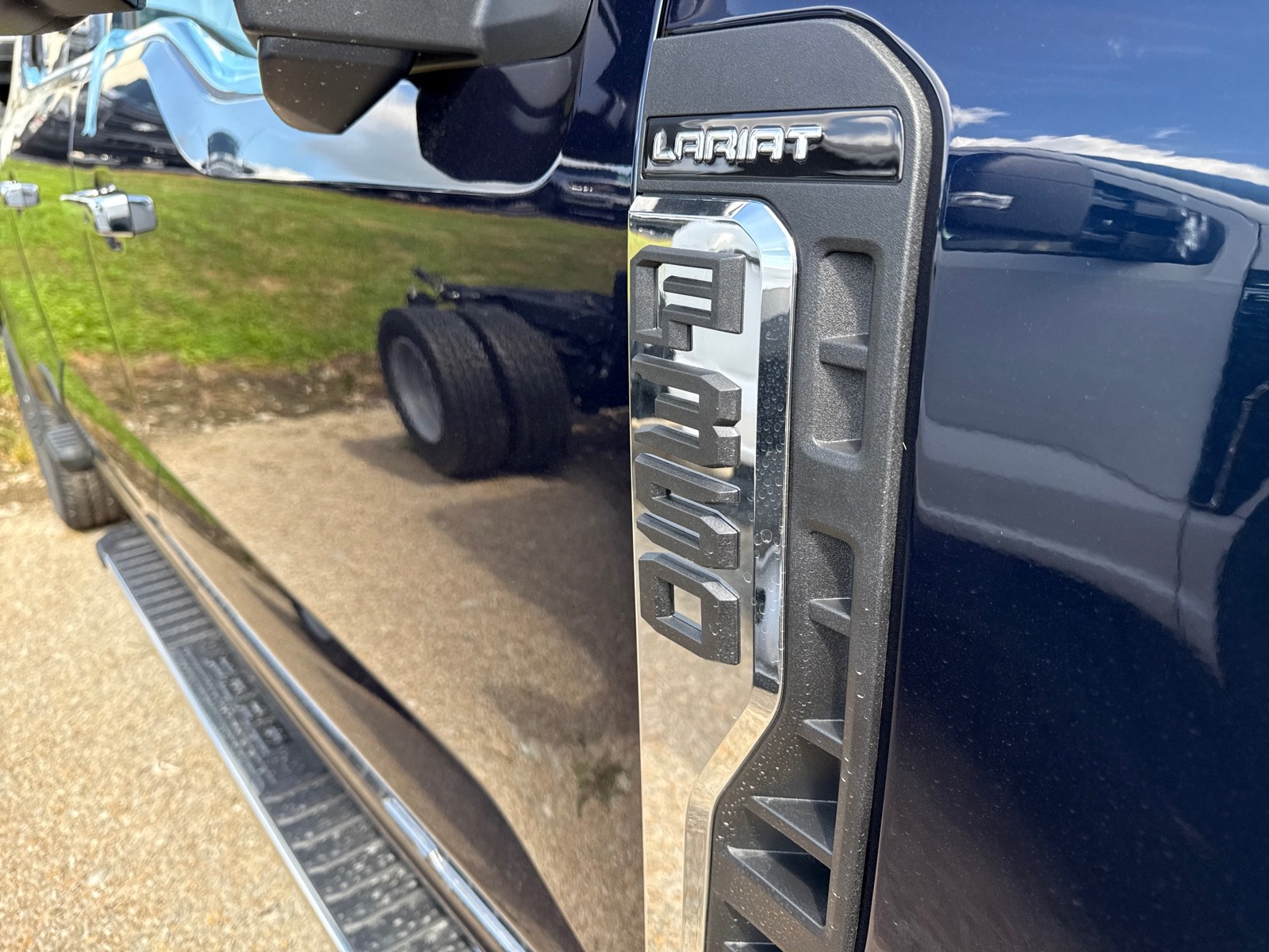 2025 Ford F-350 Lariat photo 4