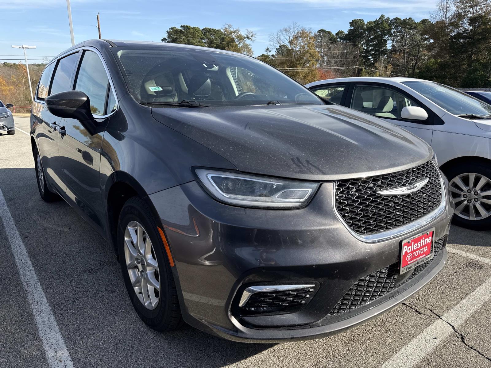 2023 Chrysler Pacifica Touring L's photo