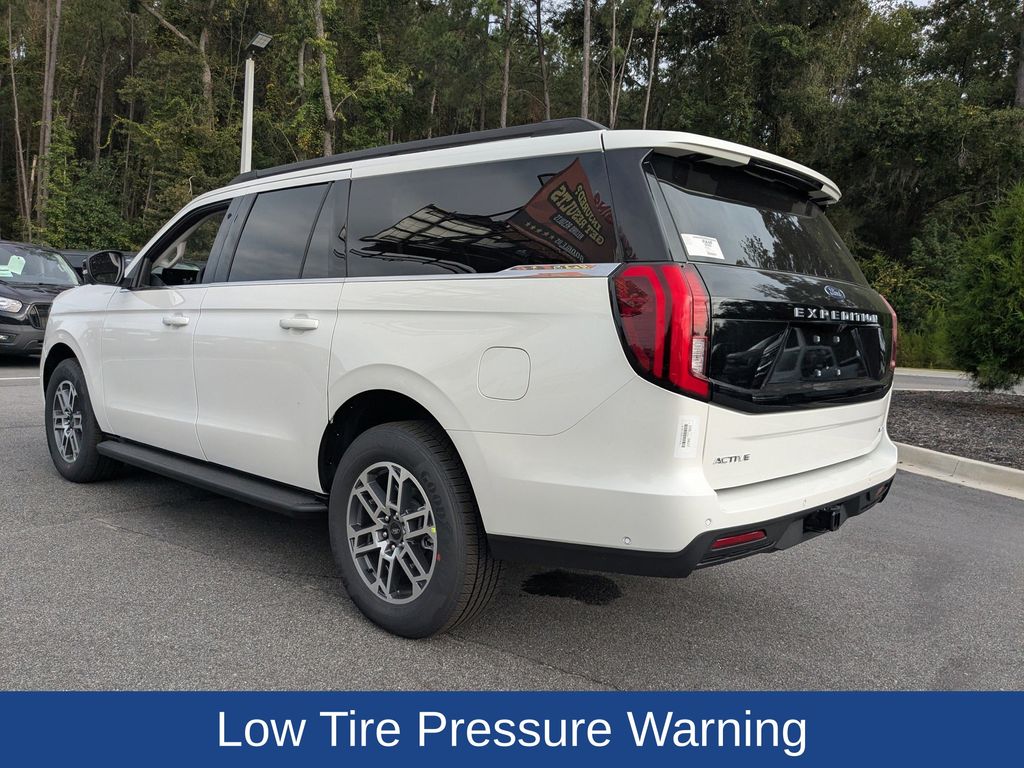 2025 Ford Expedition MAX photo 6