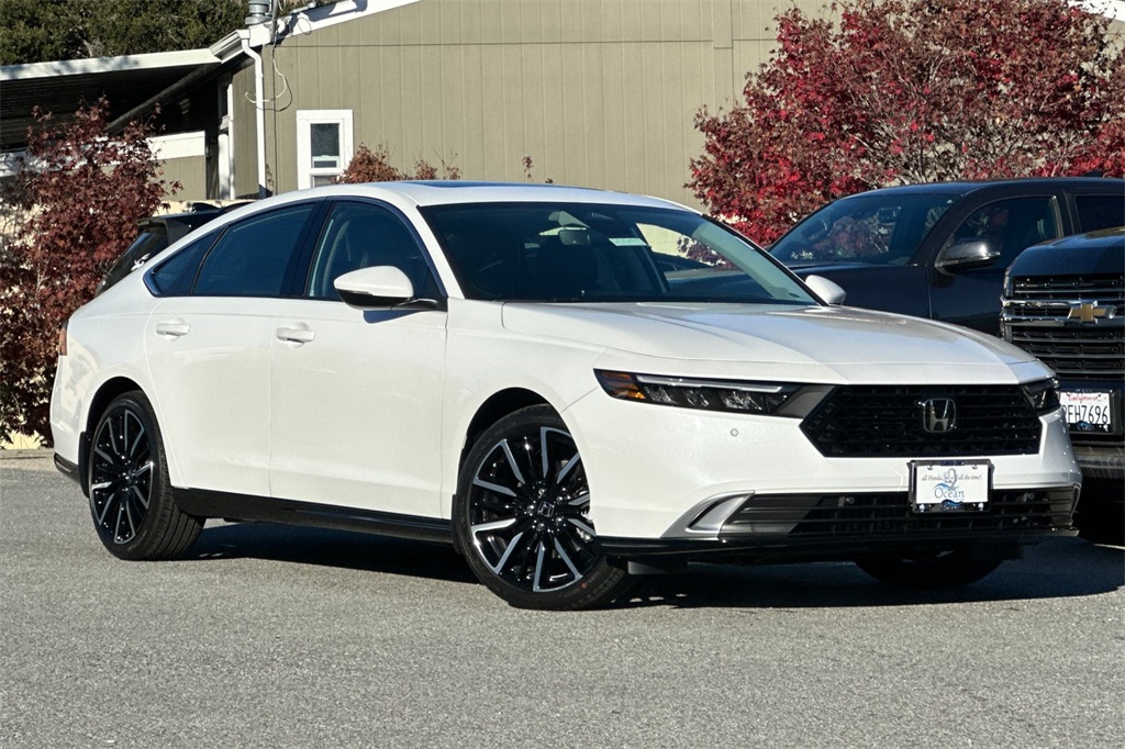 2025 Honda Accord Hybrid Touring photo 2