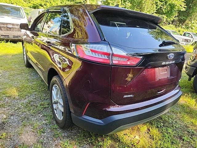 2022 Ford Edge SEL photo 2