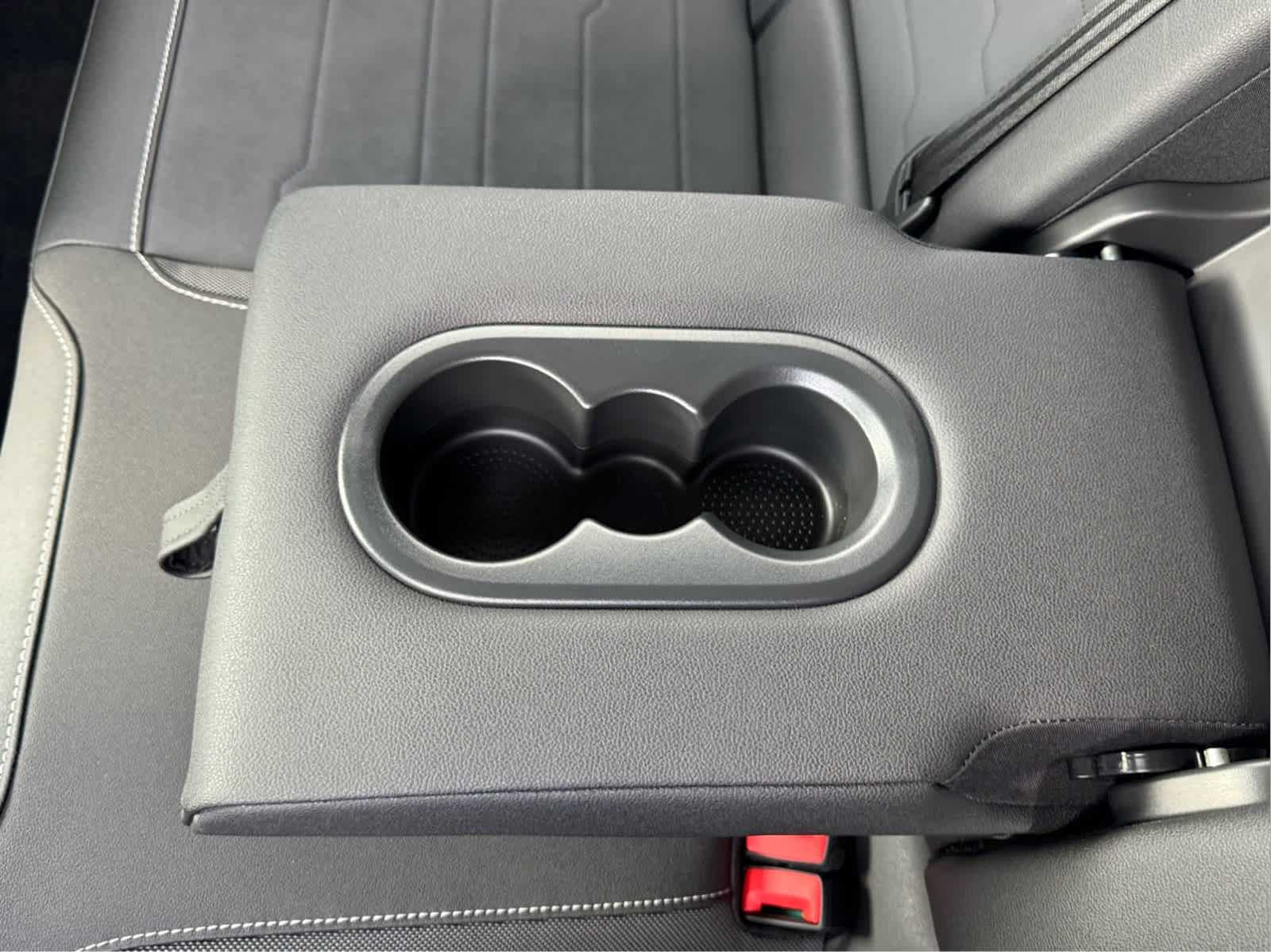 2025 Volkswagen Taos SE photo 28