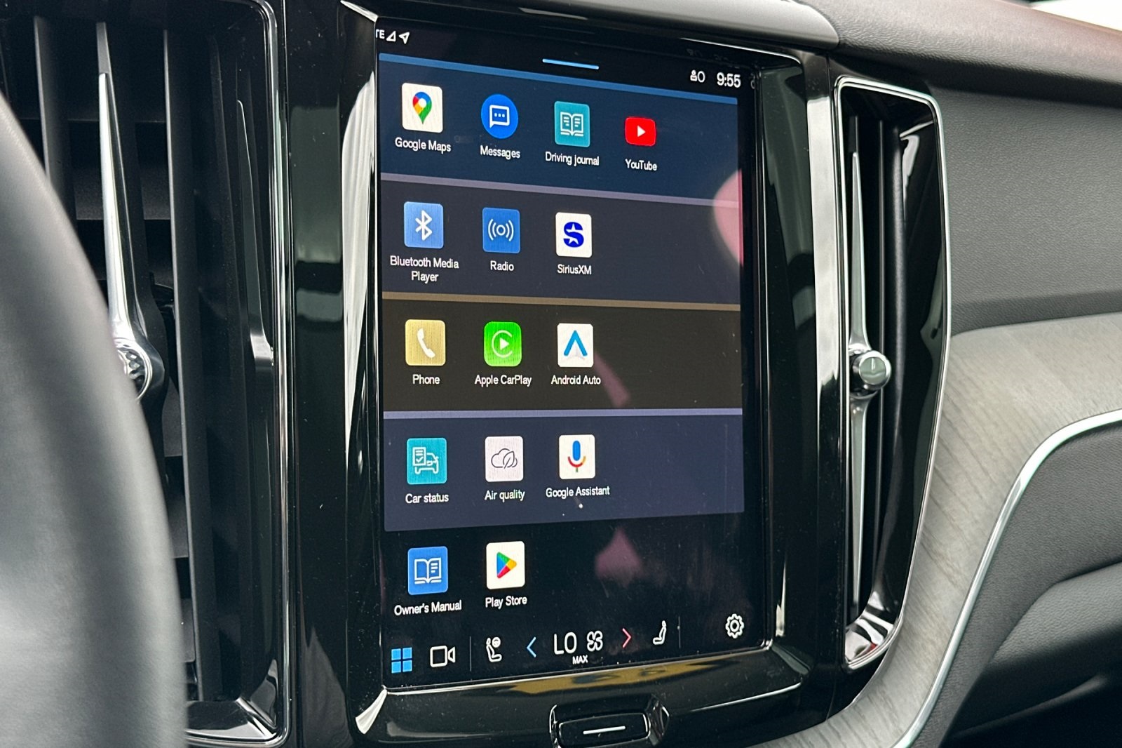 2025 Volvo XC60 Hybrid T8 Plus photo 18