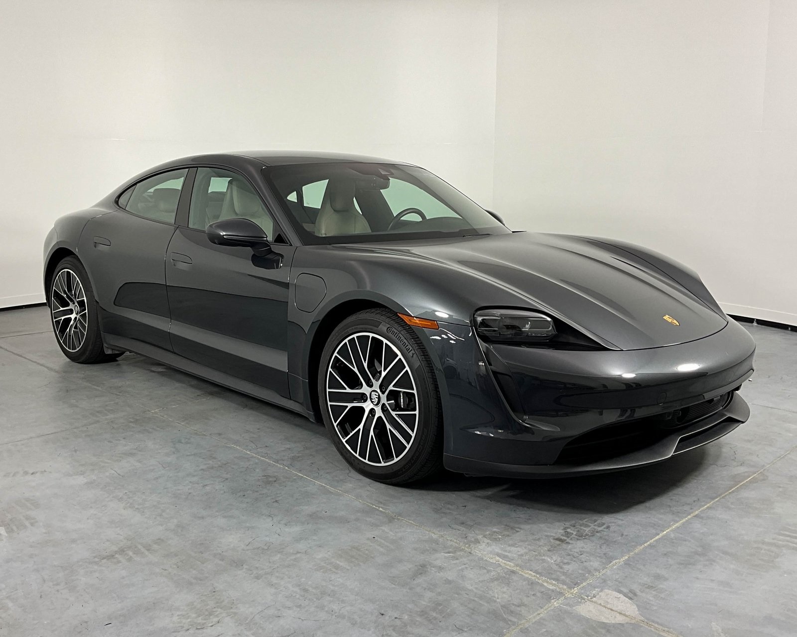 2024 Porsche Taycan photo 9