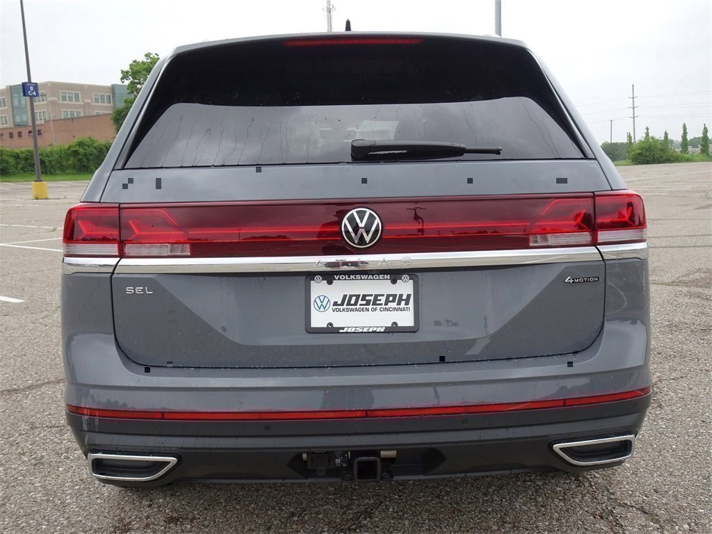 2025 Volkswagen Atlas SEL photo 3