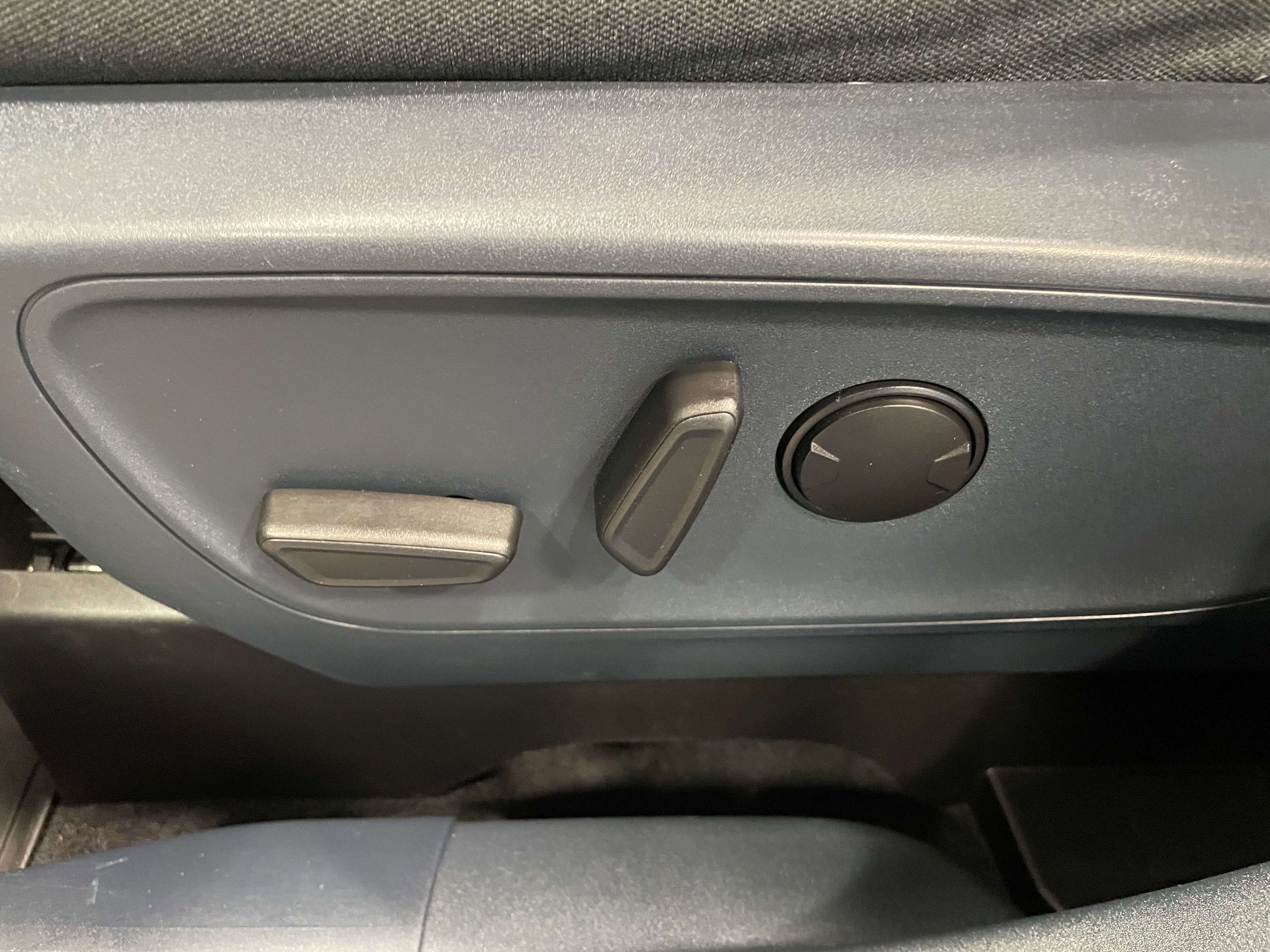 2022 Ford Maverick XLT photo 2