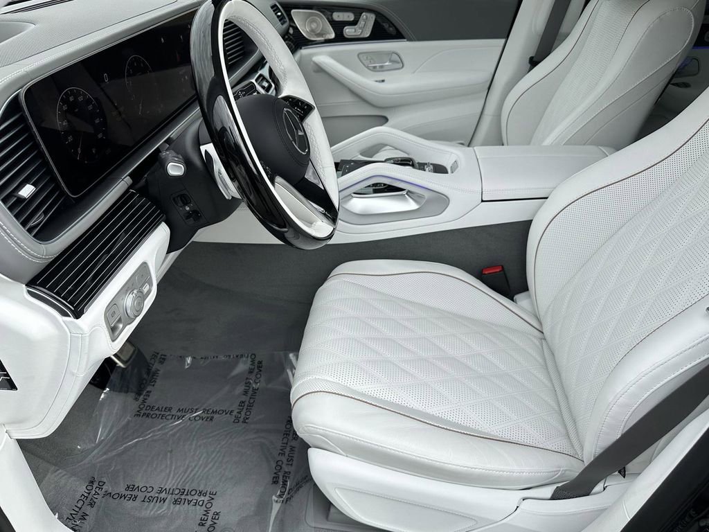 2025 Mercedes Benz GLS Maybach 600 4MATIC photo 10