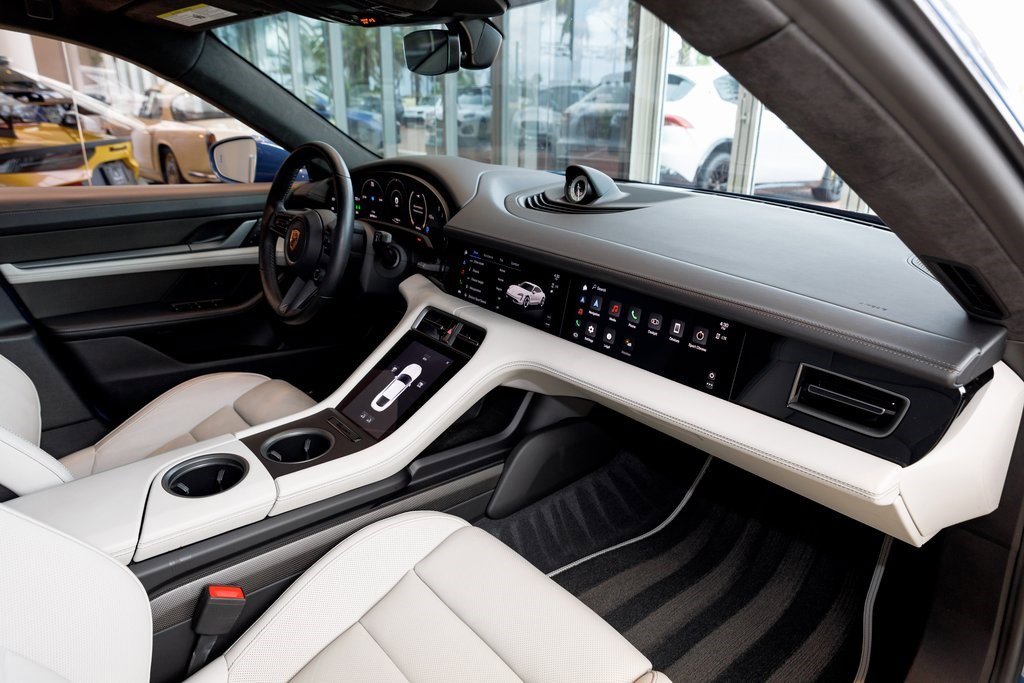2022 Porsche Taycan Turbo S photo 39