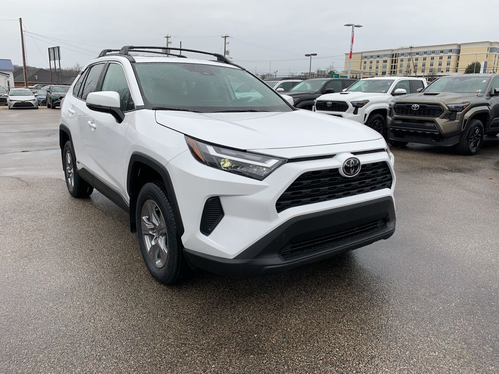 2025 Toyota RAV4 XLE's photo