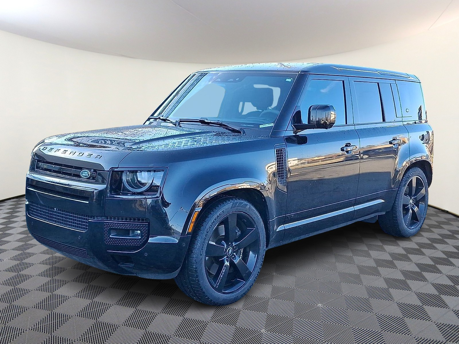 2023 Land Rover Defender V8's photo