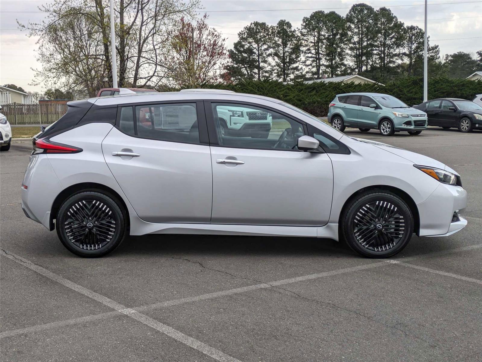 2024 Nissan Leaf SV Plus photo 3