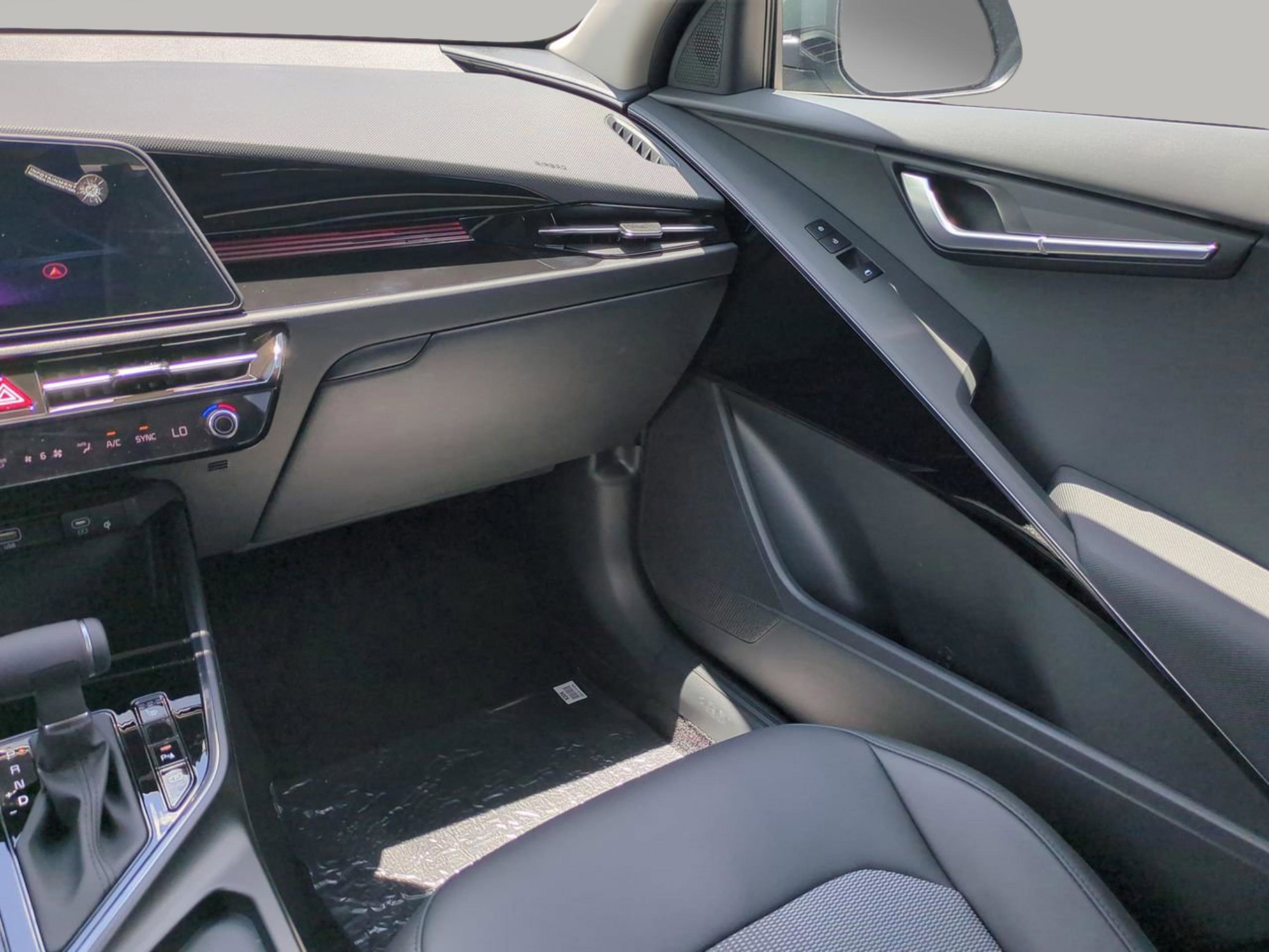 2025 Kia Niro EX photo 17