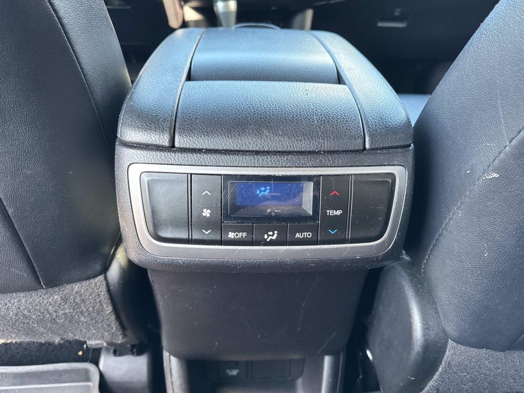 2019 Toyota Highlander SE XLE photo 14