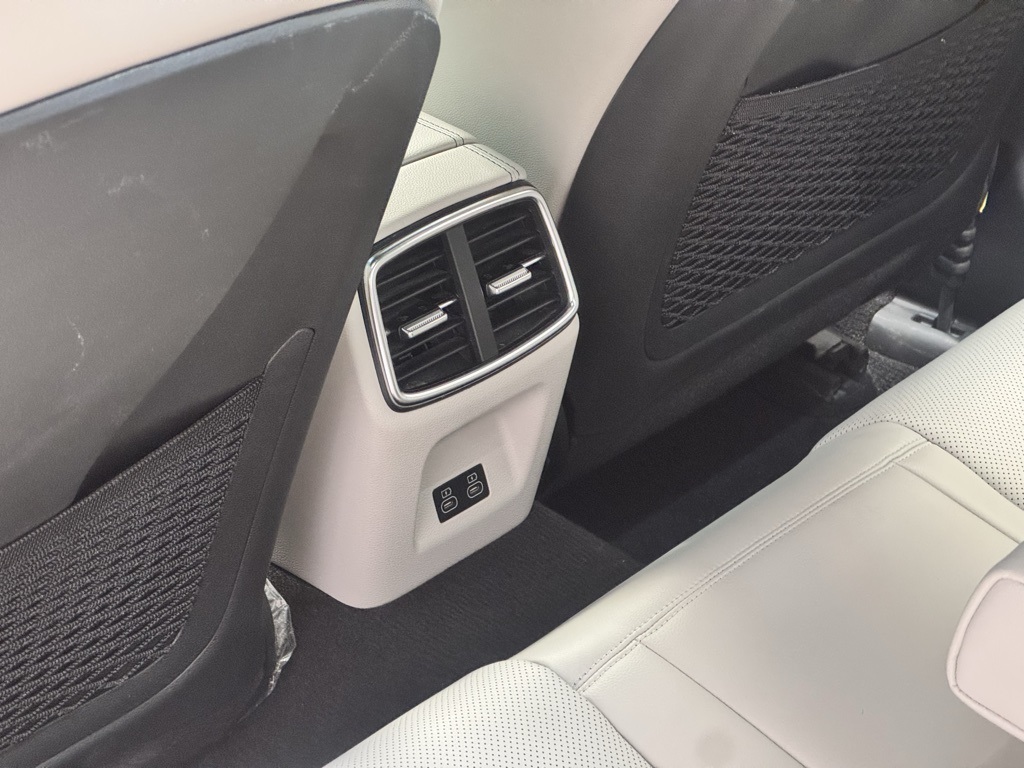 2025 Genesis G70 2.5T photo 21