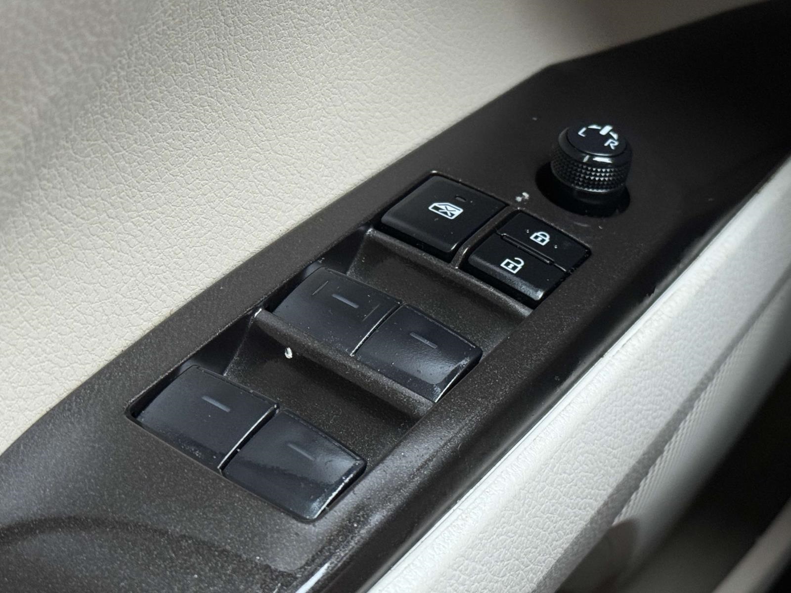 2023 Toyota Camry LE photo 8