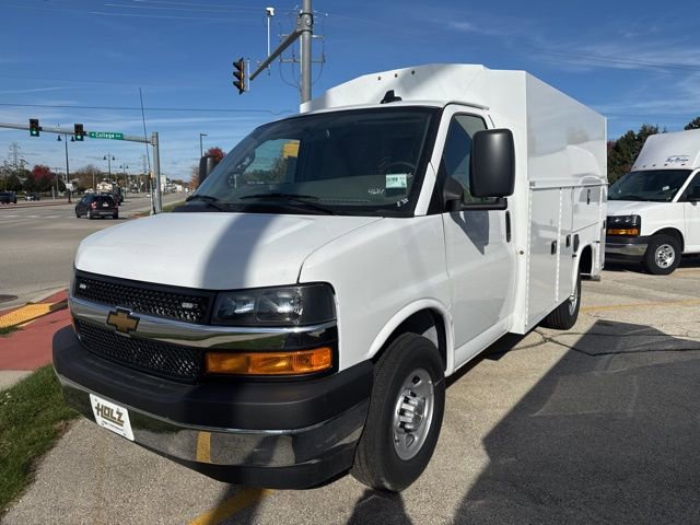 2025 Chevrolet Express Cutaway Base's photo
