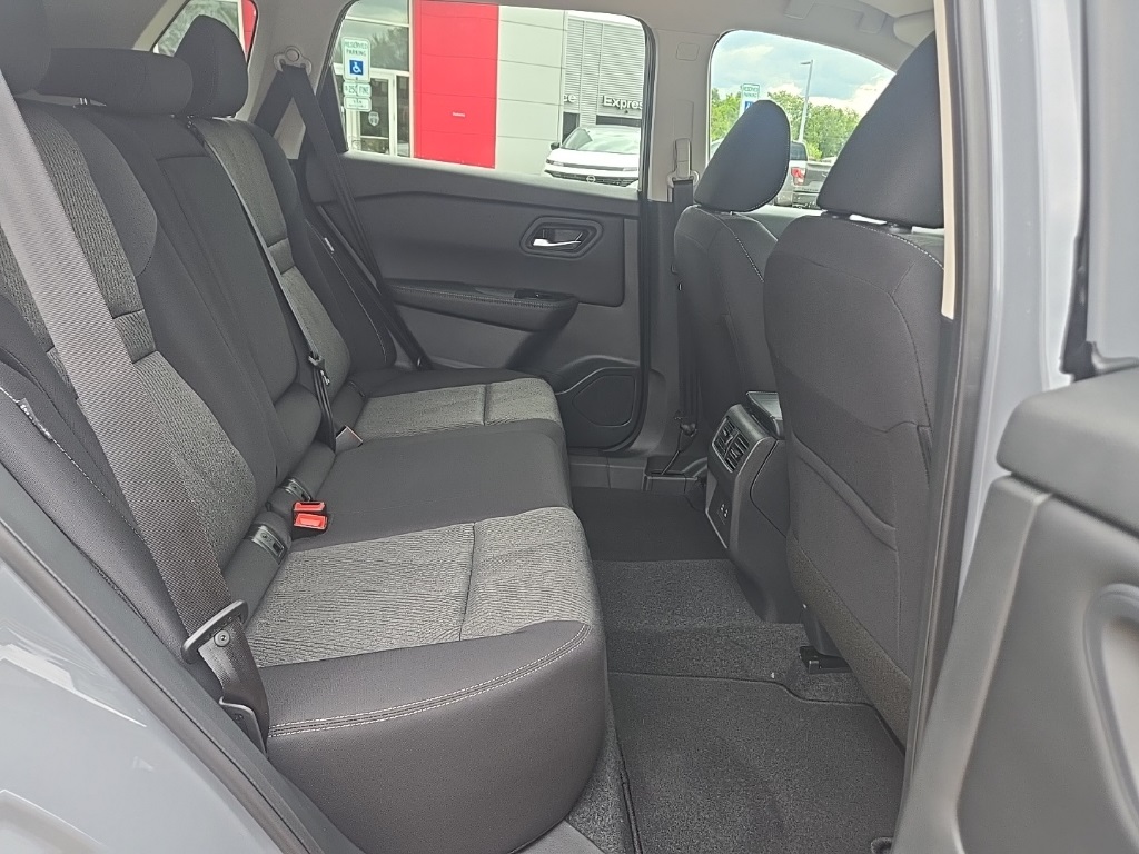 2026 Nissan Rogue SV photo 25