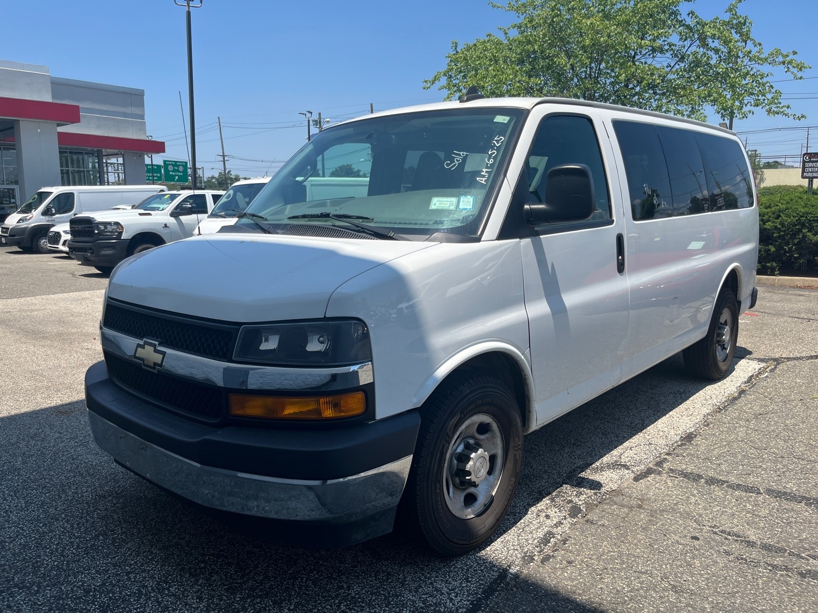 2018 Chevrolet Express Passenger 2500 LT photo 2