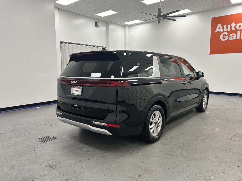 2024 Kia Carnival LX photo 7