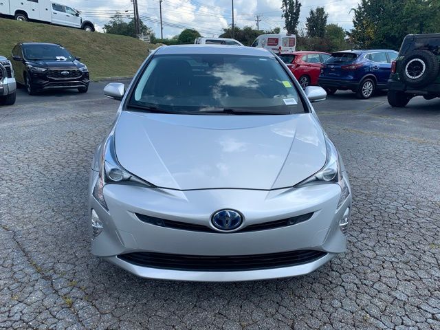2018 Toyota Prius Three Touring photo 3