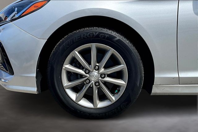2019 Hyundai Sonata SE photo 2
