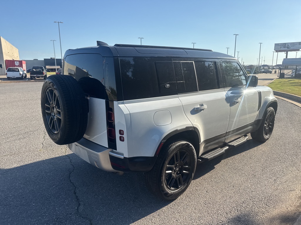 2024 Land Rover Defender 110 S photo 3
