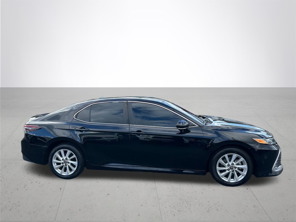 2021 Toyota Camry LE photo 6