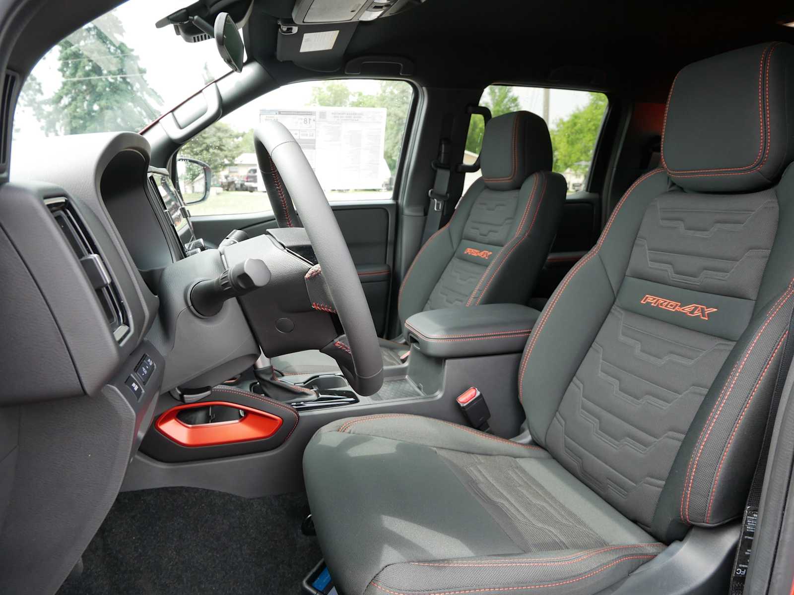 2025 Nissan Frontier PRO-4X photo 10
