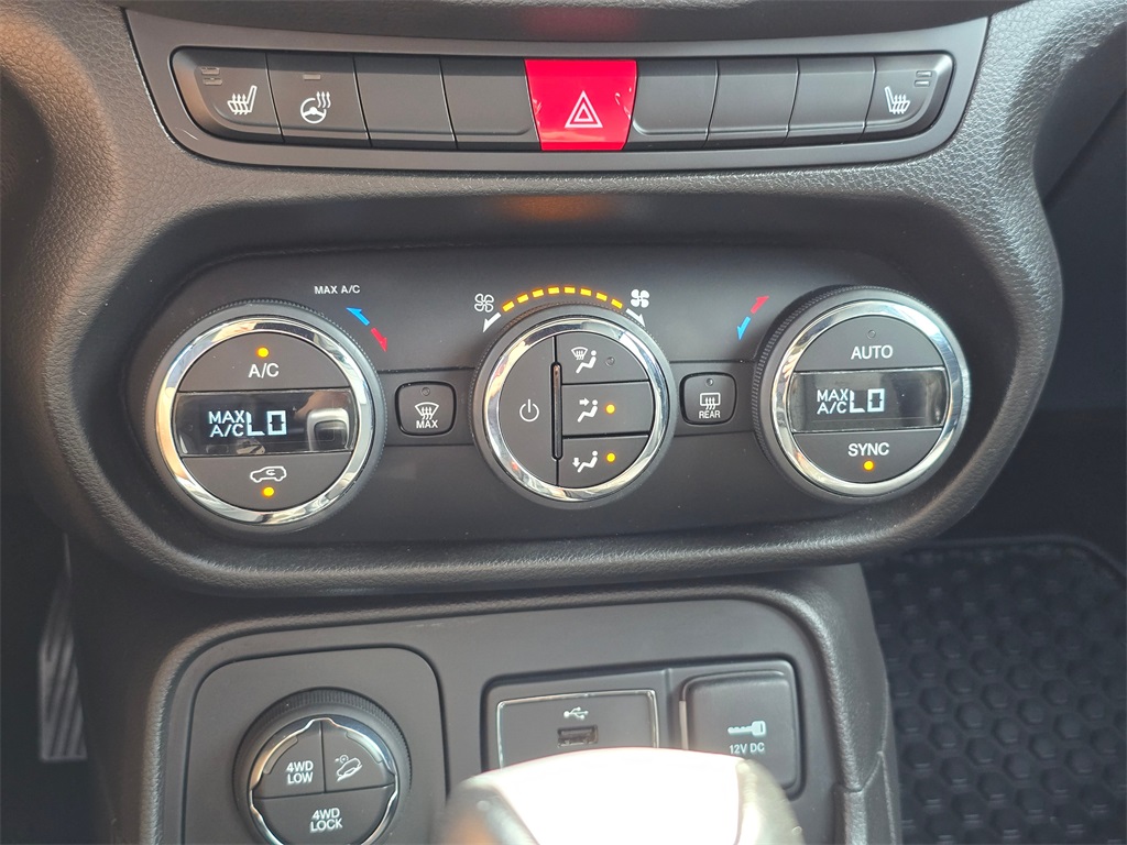 2017 Jeep Renegade Trailhawk photo 21