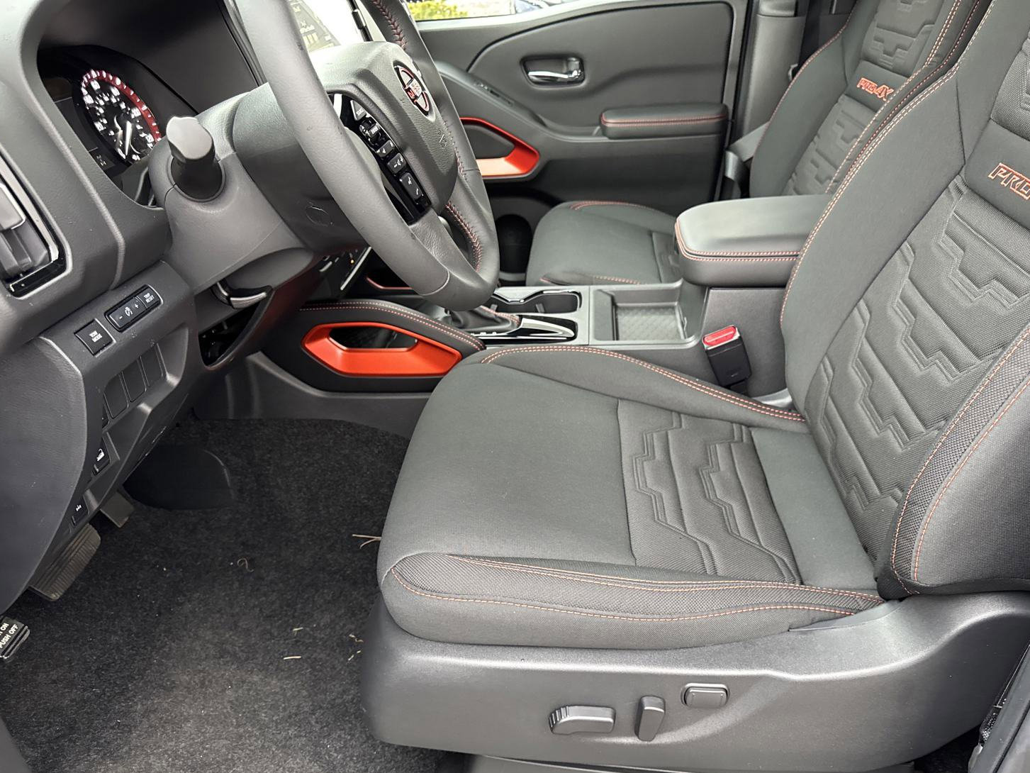 2025 Nissan Frontier PRO-4X photo 8
