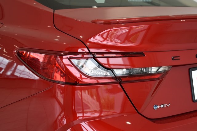 2025 Toyota Camry SE photo 7