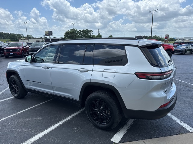 2024 Jeep Grand Cherokee Altitude photo 4