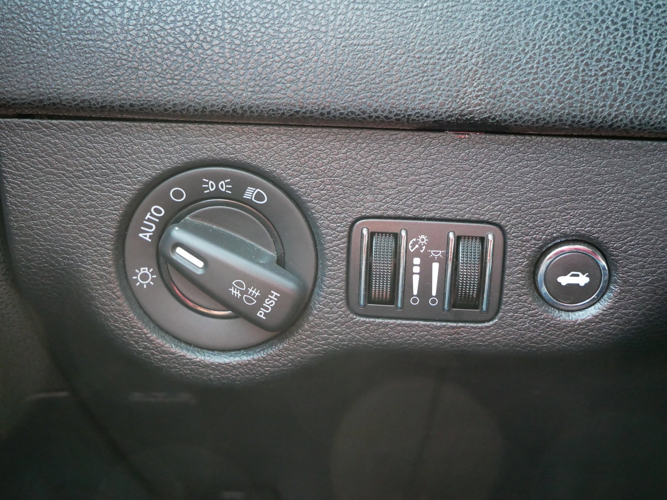 2013 Chrysler 300 photo 11