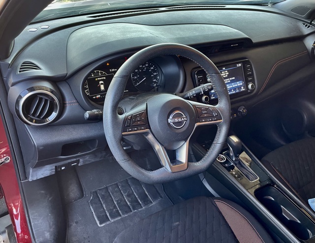 2023 Nissan Kicks SR photo 10