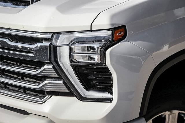2024 Chevrolet Silverado 2500HD High Country photo 2