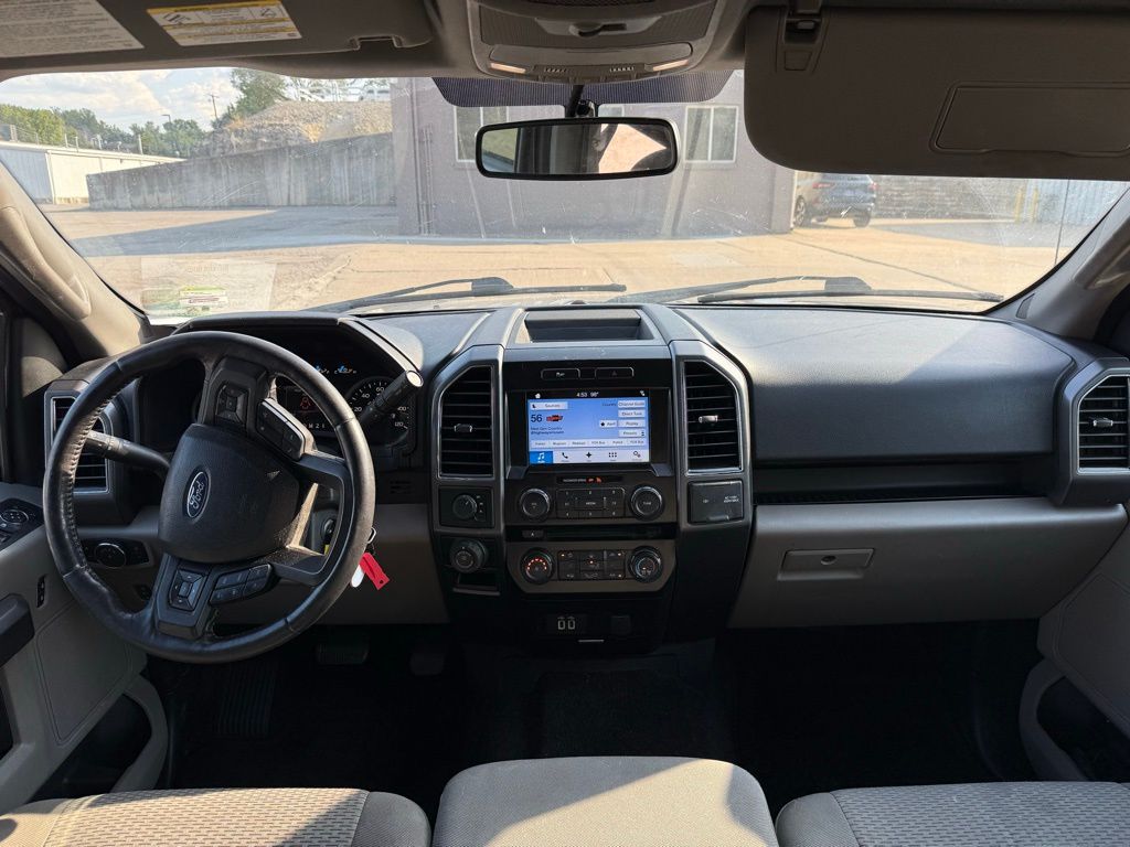 2017 Ford F-150 XLT photo 8