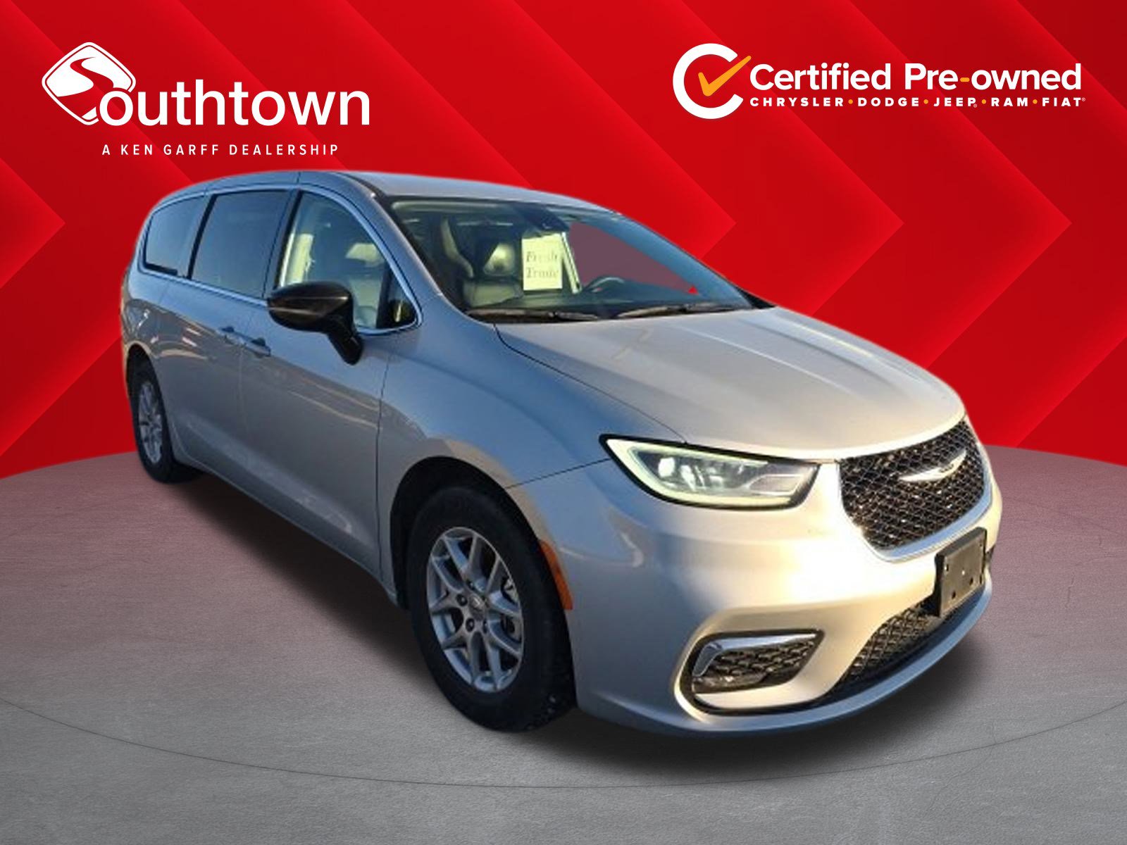 2024 Chrysler Pacifica Touring L's photo