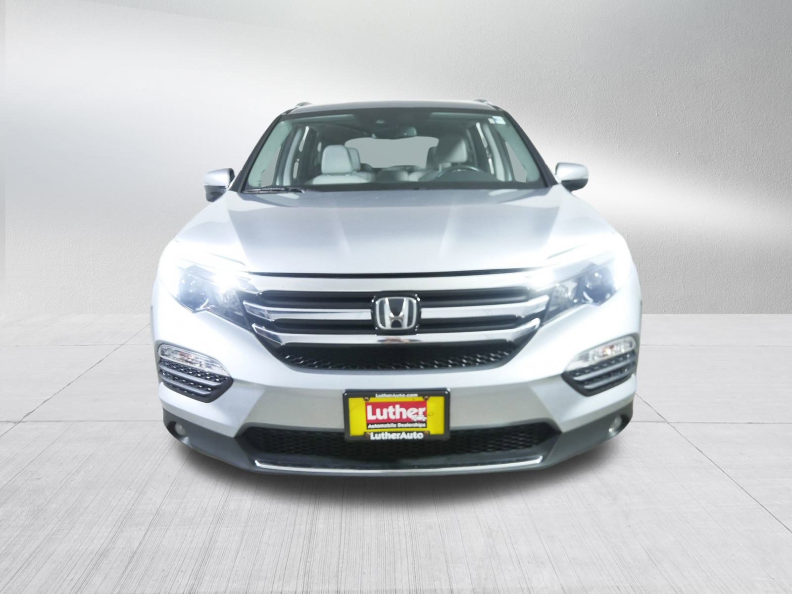 2016 Honda Pilot Touring photo 2