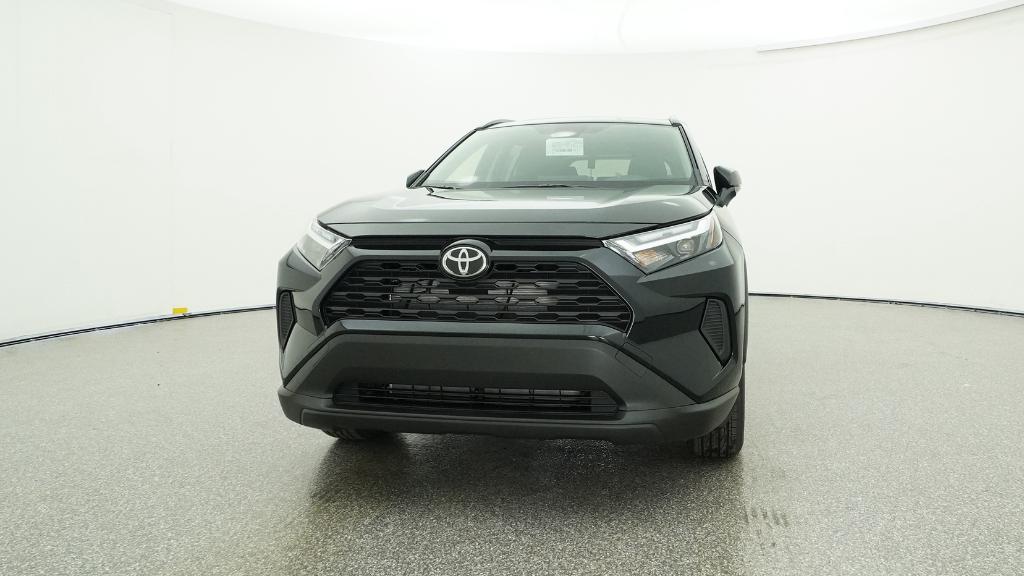 2025 Toyota RAV4 Hybrid XLE photo 3
