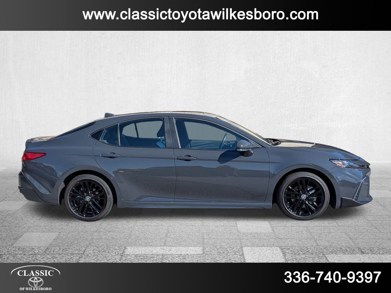 2025 Toyota Camry SE photo 4