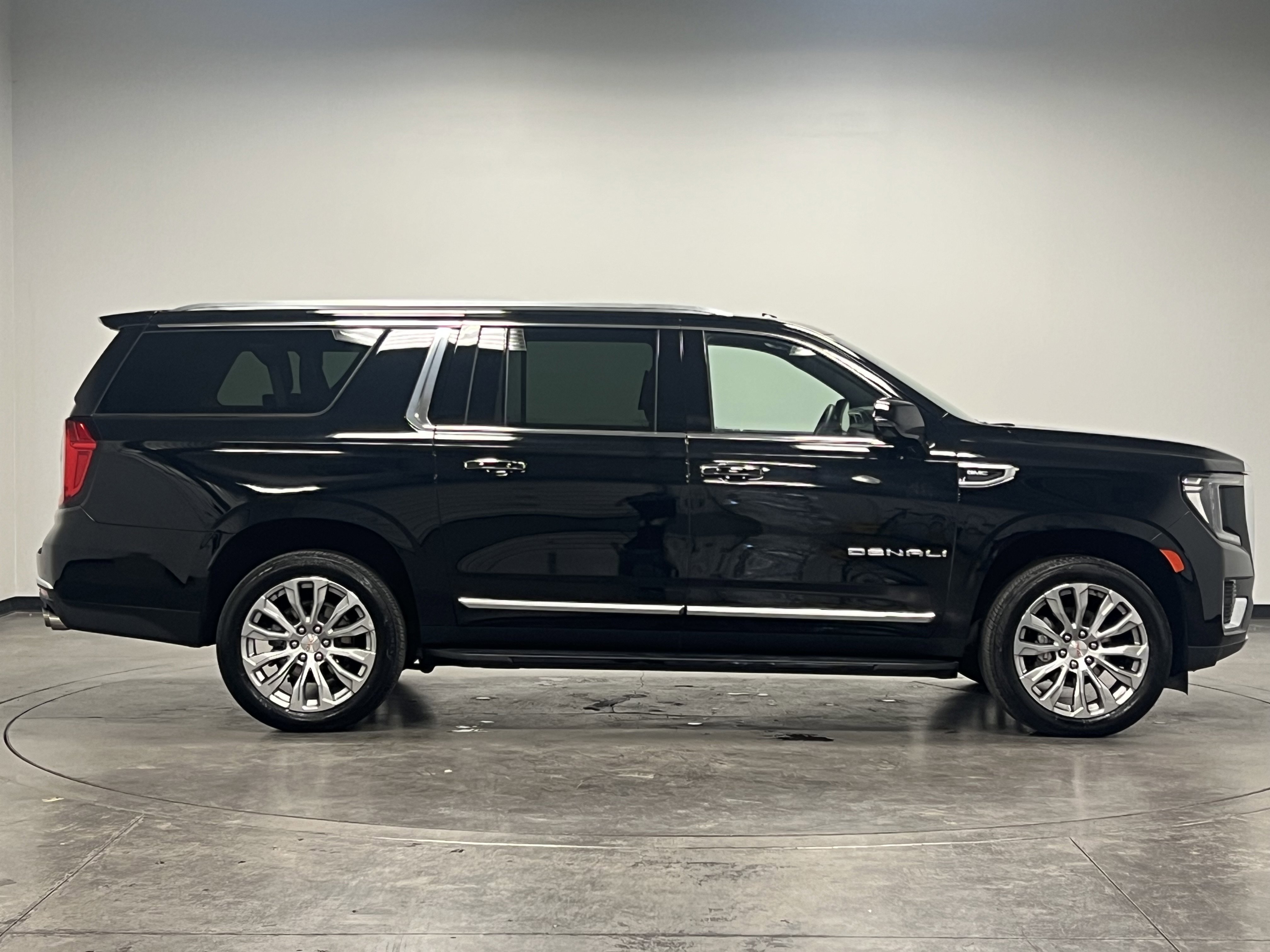 2024 Gmc Yukon XL Denali photo 2