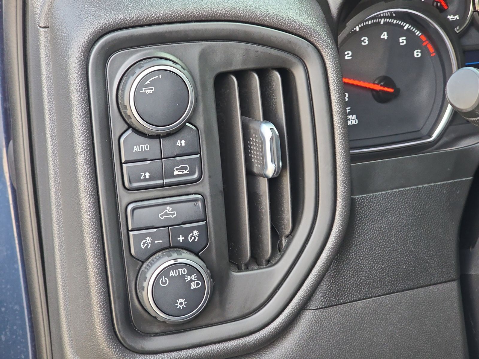 2021 Chevrolet Silverado 1500 Custom photo 31