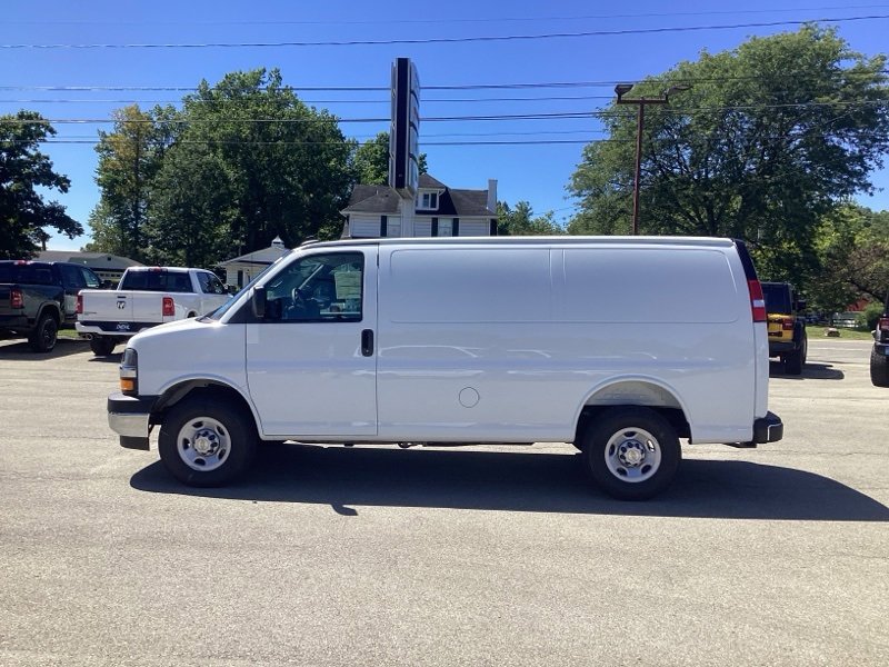 2025 Chevrolet Express 2500 Work Van photo 4
