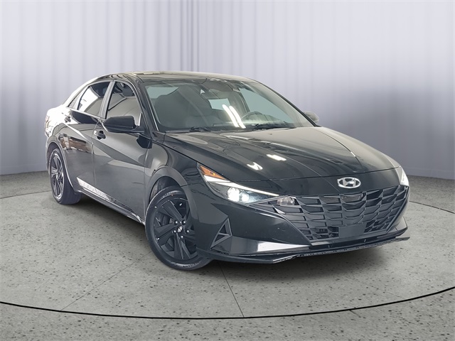 2022 Hyundai Elantra SEL Convenience photo 2