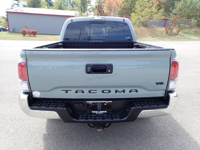2023 Toyota Tacoma TRD Off-Road V6 photo 3