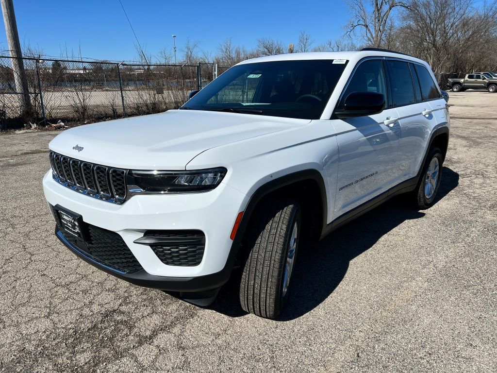 2025 Jeep Grand Cherokee Laredo X photo 4