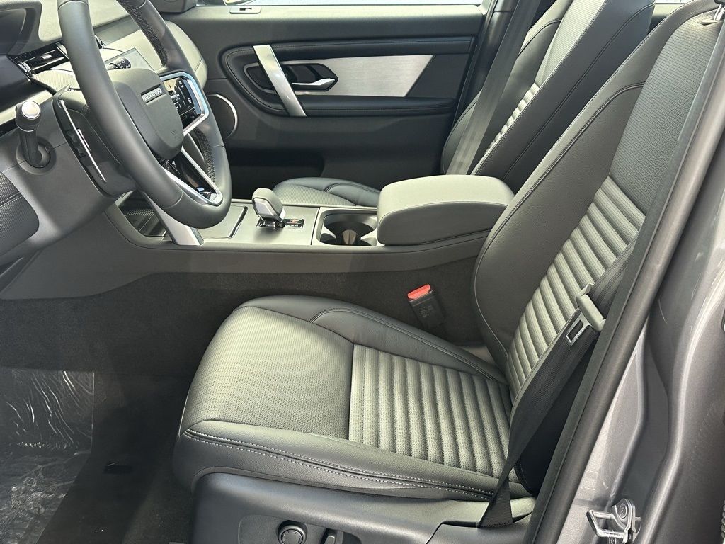 2025 Land Rover Discovery Sport Dynamic SE photo 12