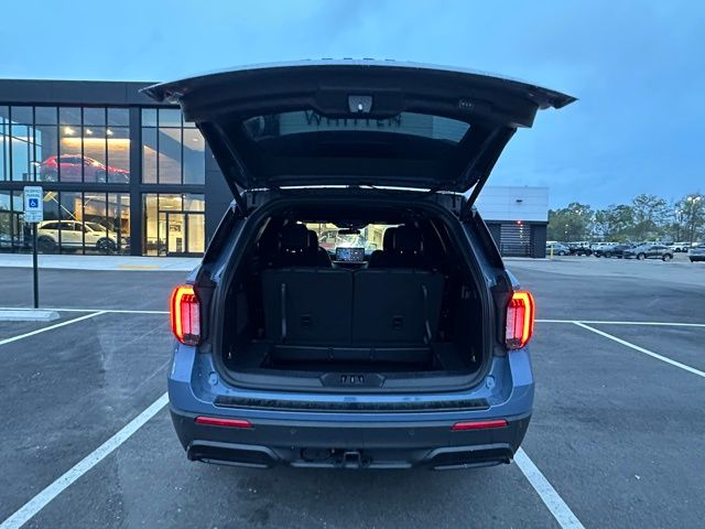 2025 Ford Explorer ST-Line photo 9
